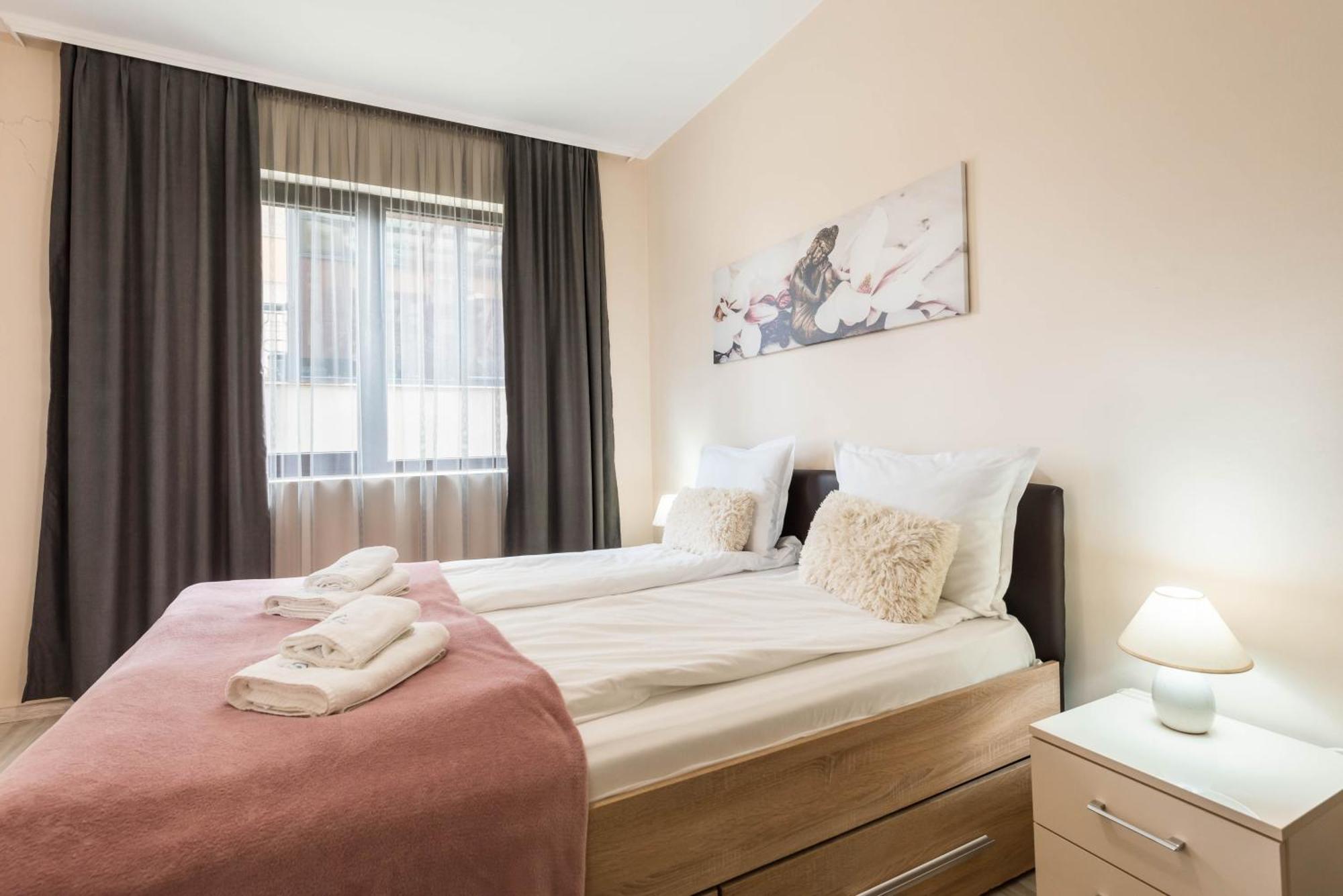 Two Bedroom Cathedral View Apartment Warna Exterior foto
